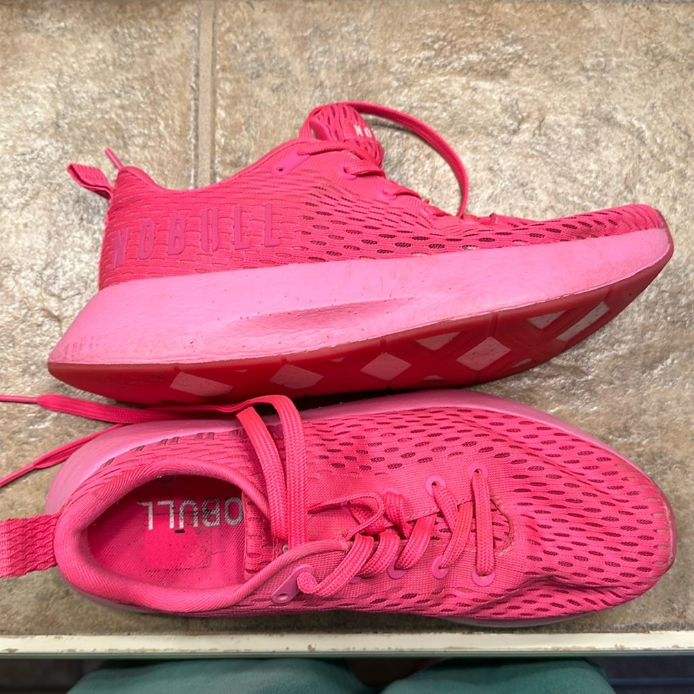Nobull runner + size 9 hot pink